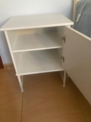 Conjunto armario, mesita y cómoda