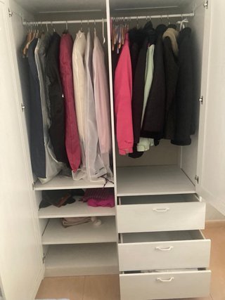 Conjunto armario, mesita y cómoda