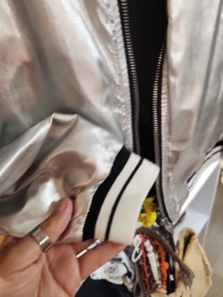 Cazadora plateada reversible Zara