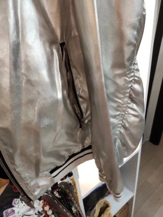 Cazadora plateada reversible Zara