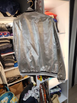Cazadora plateada reversible Zara