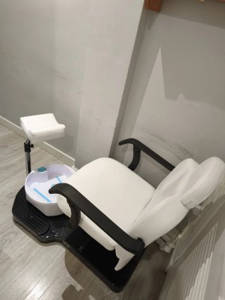 Sillón de pedicura, con posa pies y bañera masaje