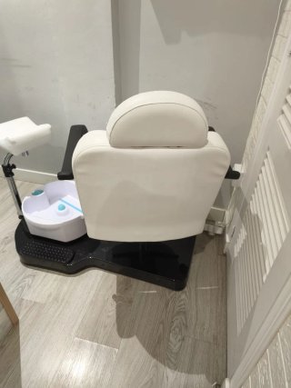 Sillón de pedicura, con posa pies y bañera masaje