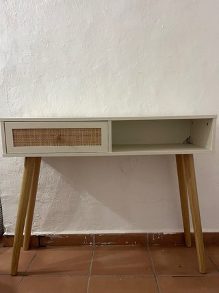 Mueble recibidor blanco y madera