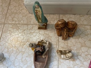6 Figuras religiosas de porcelana y cerámica