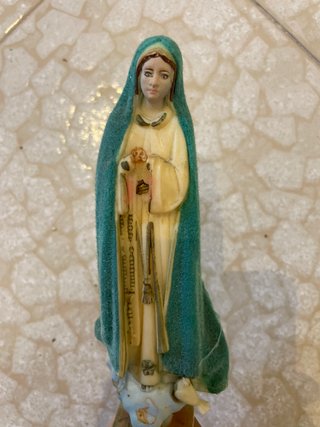 6 Figuras religiosas de porcelana y cerámica