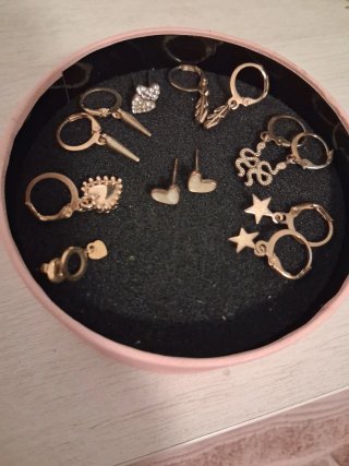 Pendientes dorados colgantes