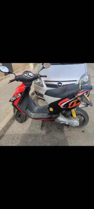Beta Arr Scooter Roja y Negra