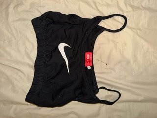Top deportivo Nike negro