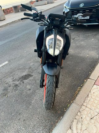KTM Duke 125 Negra y Naranja