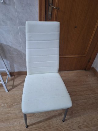 Mesa de comedor con 4 sillas