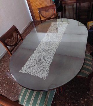 Aparador, mesa comedor extensible y 4 sillas