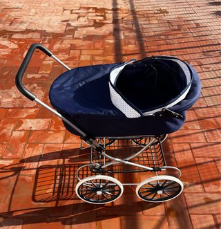 Carrito de muñecas Elegance + trona/mecedora