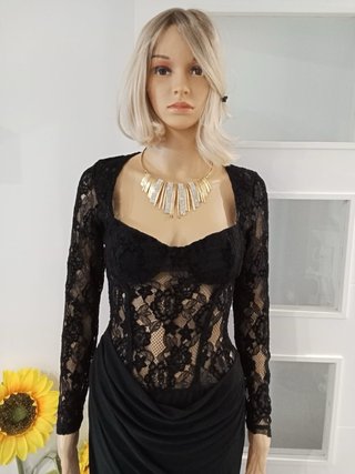 Vestido largo negro con encaje
