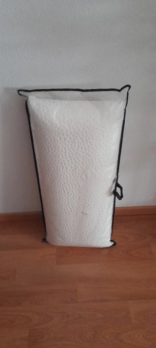 Almohada blanca de poliéster de 90.cmt