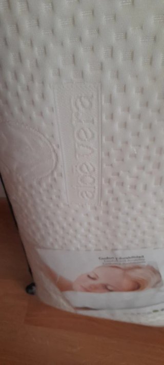 Almohada blanca de poliéster de 90.cmt
