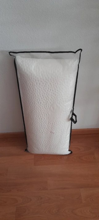 Almohada blanca de poliéster de 90.cmt