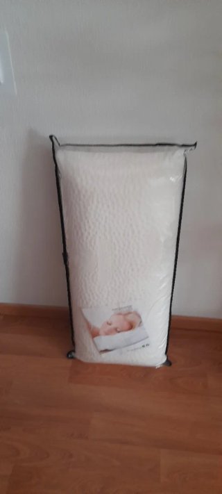 Almohada blanca de poliéster de 90.cmt