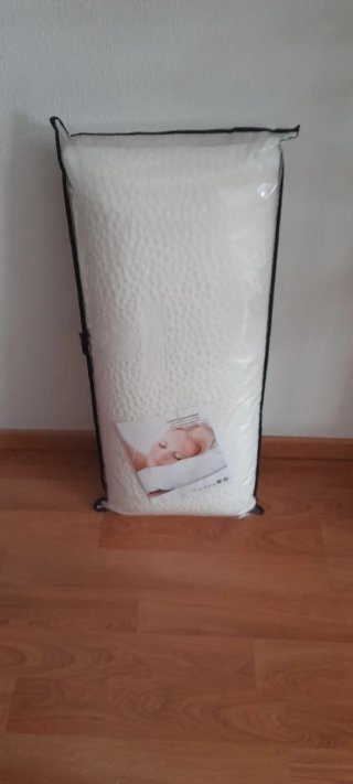 Almohada blanca de poliéster de 90.cmt