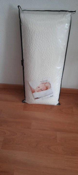 Almohada blanca de poliéster de 90.cmt