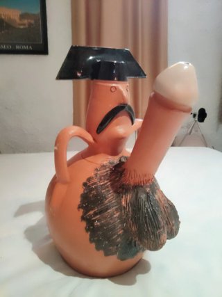Botijo de cerámica único, un toque humor erotico