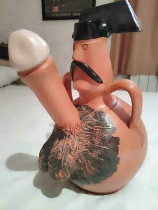 Botijo de cerámica único, un toque humor erotico