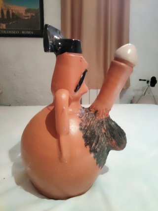 Botijo de cerámica único, un toque humor erotico