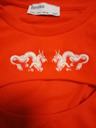 Camiseta naranja con dragones 2 en 1