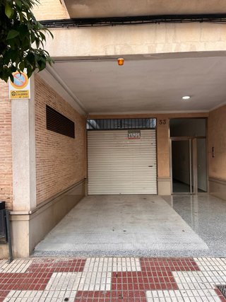 Plaza de garaje cerrada.