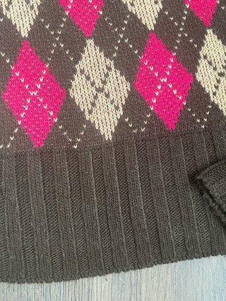 Jersey rombos fucsia y marrón