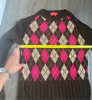 Jersey rombos fucsia y marrón