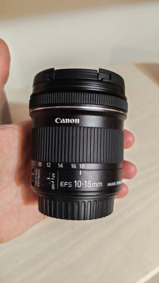 Objetivo Canon EF-S 10-18mm f/4.5-5.6 IS STM