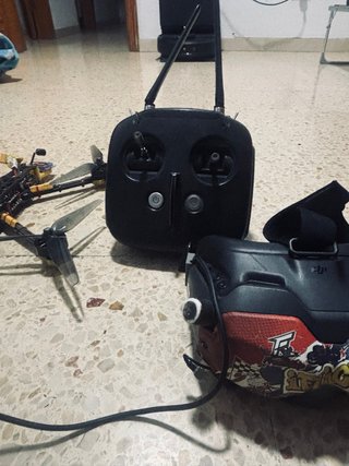 Dron FPV con control y gafas