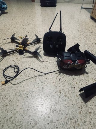 Dron FPV con control y gafas