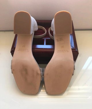 Sandalias Nuria Cobo Beige y Doradas
