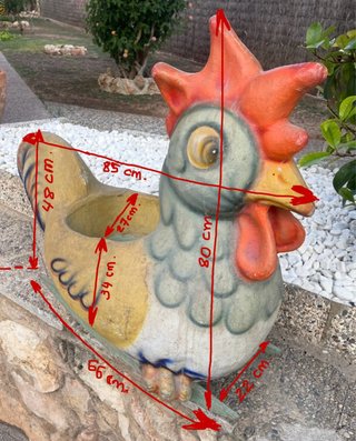 Gallo balancín de cartón piedra y base de madera