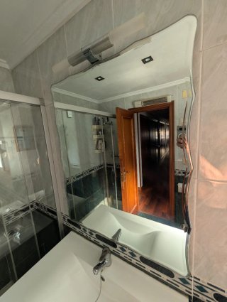 Mueble de baño suspendido con espejo