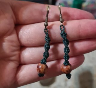 Pendientes de cuerda con cuentas de madera
