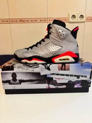 Jordan Retro 6 Talla 43 Plata y Rojo.