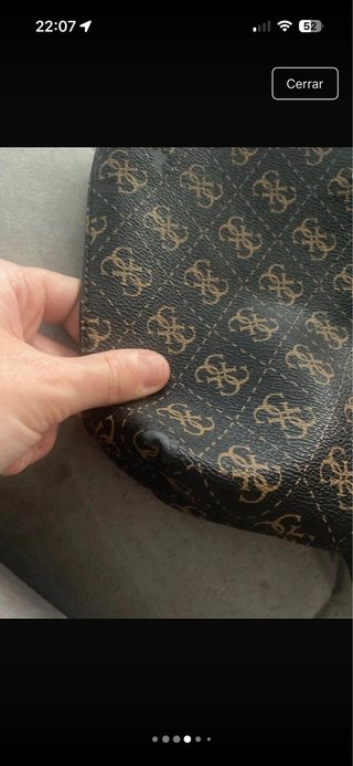 Bolso Guess estampado monograma