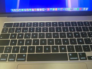 MacBook Air M2 Plata caja y factura.también cambio