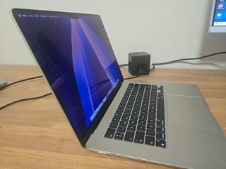 MacBook Air M2 Plata caja y factura.también cambio