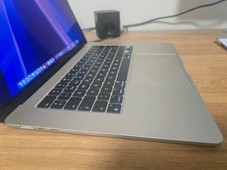 MacBook Air M2 Plata caja y factura.también cambio