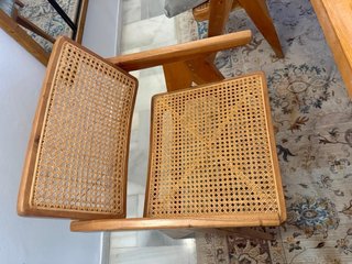 Mesa KARE madera y ratán