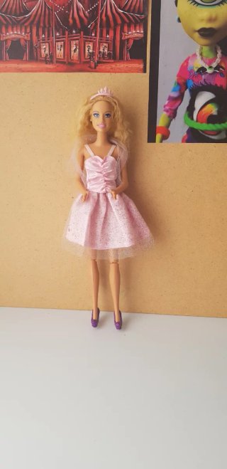 Barbie en Coche Rosa