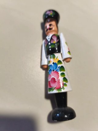 Muñecas de madera húngaras pintadas