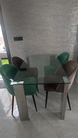 Mesa cristal y 4 sillas terciopelo