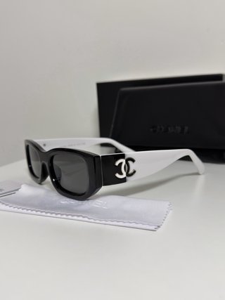 Gafas Chanel Negras y Blancas con Estuche