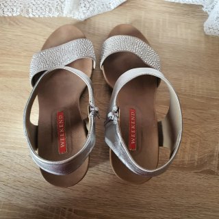 Sandalias plateadas con pedrería