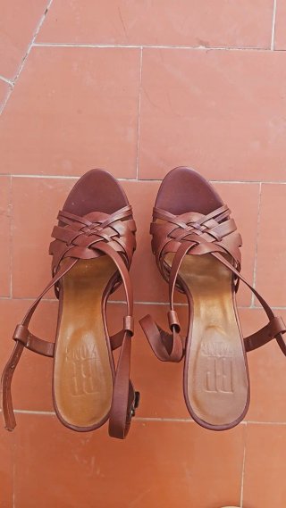 Sandalias de tacón marrones